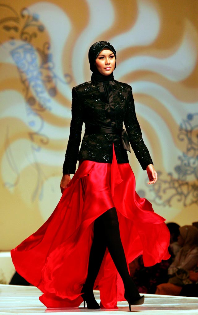 Hipjab: a model presents a creation of Malaysian fashion designer Melvin Lam during the Jakarta-Kuala Lumpur Islamic Fashion Festival in Jakarta, Indonesia.