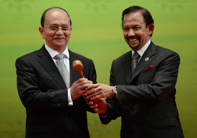 Passing the baton: Myanmar's president Thein Sein (left) and Hassanai Bolkiah, the sultan of Brunei, at the handover of the Asean chairmanship