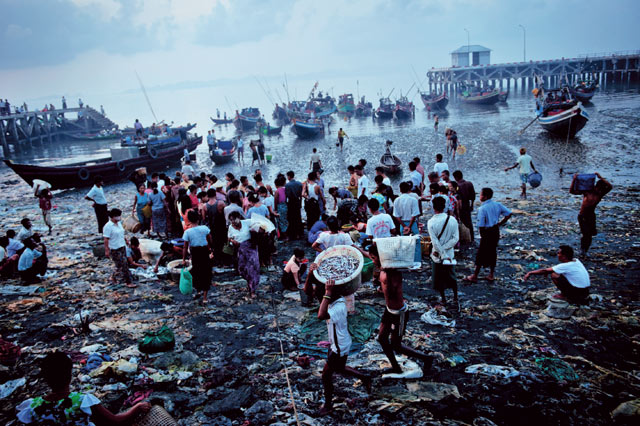 Go coastal: low tide brings fish-laden trawlers to the shores of Sittwe, the Rakhine state capital.  Ye Aung Thu (Myanmar)