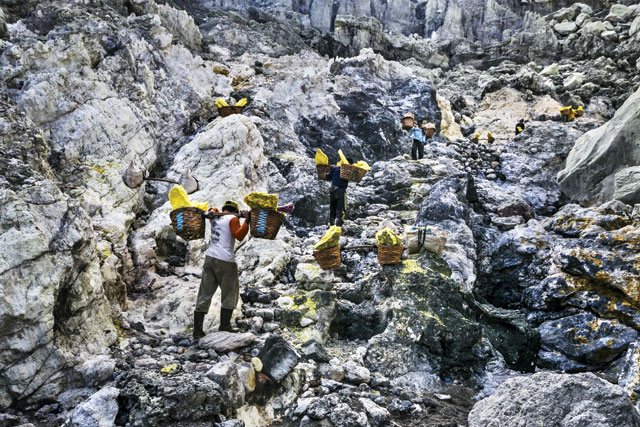 ijen, sulphur