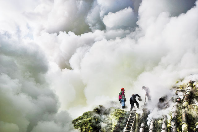 Ijen, sulphur