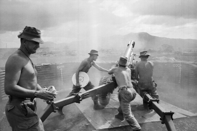 Australian artillerymen fire a 105mm gun in support of allied forces at Nui Dat (Vietnam, 1966). Photo: Tim Page