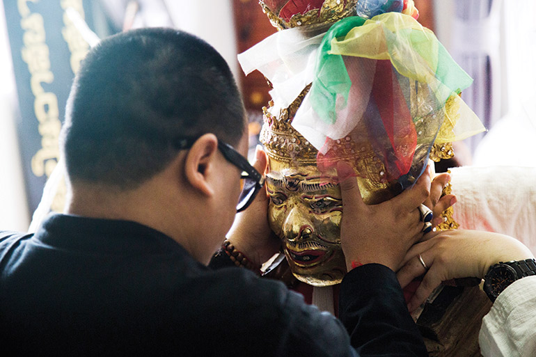 Ruesee Phuttavet performs a blessing as part of a waikrue ceremony