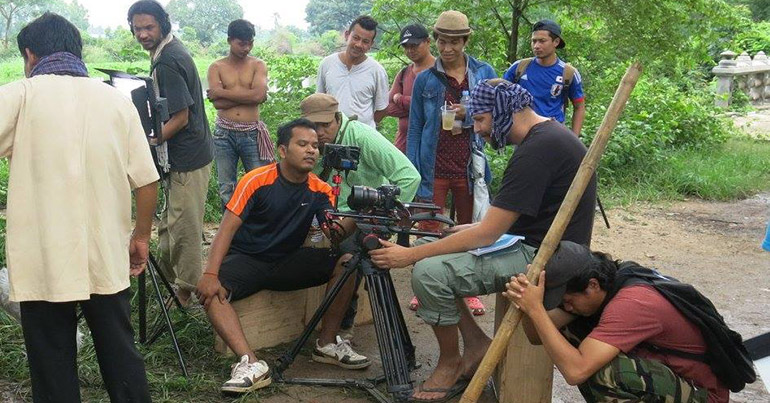 Director Amit Dubey (C) on the set of Mind Cage