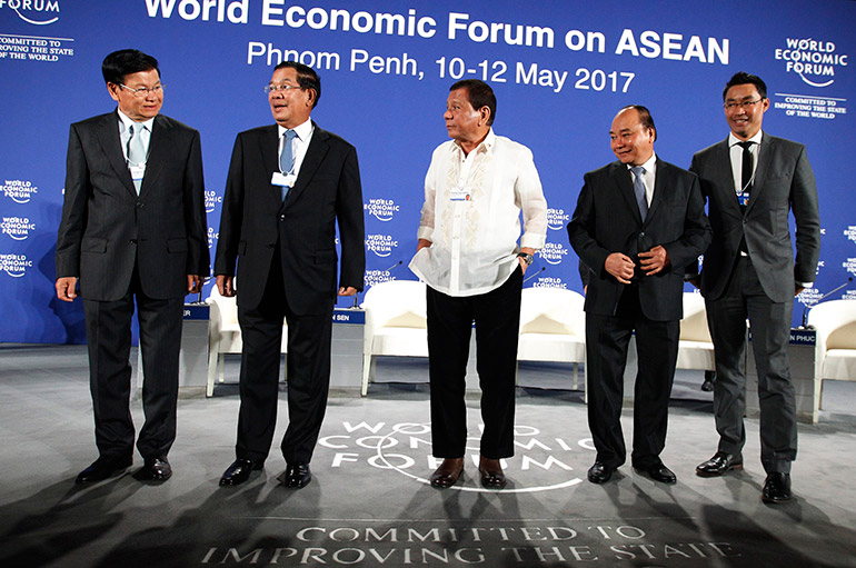 Left to Right: Prime Minister of Laos Thongloun Sisoulith, Cambodian Prime Minister Hun Sen, Filipino President Rodrigo Duterte and Prime Minister of Vietnam Nguyen Xuan attend the opening plenary of the World Economic Forum on the Association of Southeast Asian Nations (ASEAN) in Phnom Penh, Cambodia, 11 May 2017. Photo: EPA/Mak Remissa