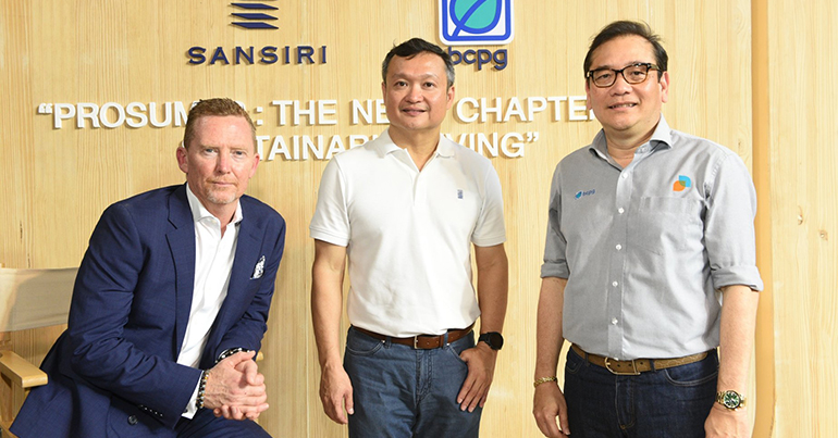 From left to right: David Martin, co-founder and managing director of Power Ledger; Uthai Uthaisangsuk, chief operating officer of Sansiri; Bundit Sapianchai, president and acting senior executive vice president of business development at BCPG (Southeast Asia Globe 2018)