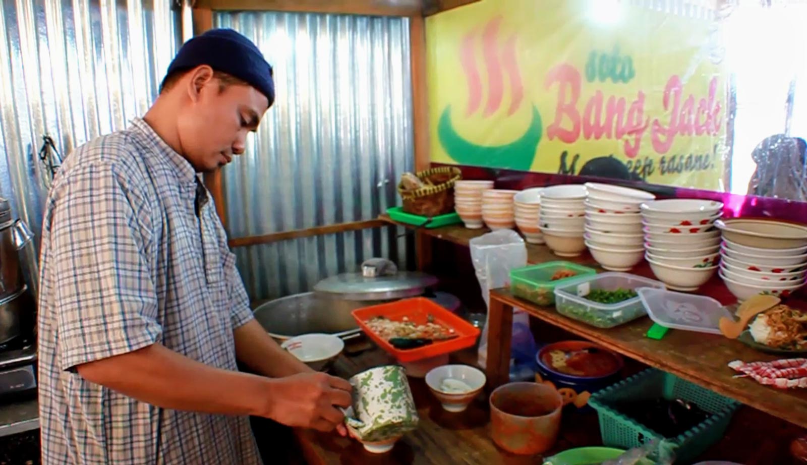 Former terrorist Joko Tri Harmanto, also known as Jack Harun, prepares traditional Indonesian soto in his restaurant in Central Java. Photo: Kusumasari Ayuningtyas