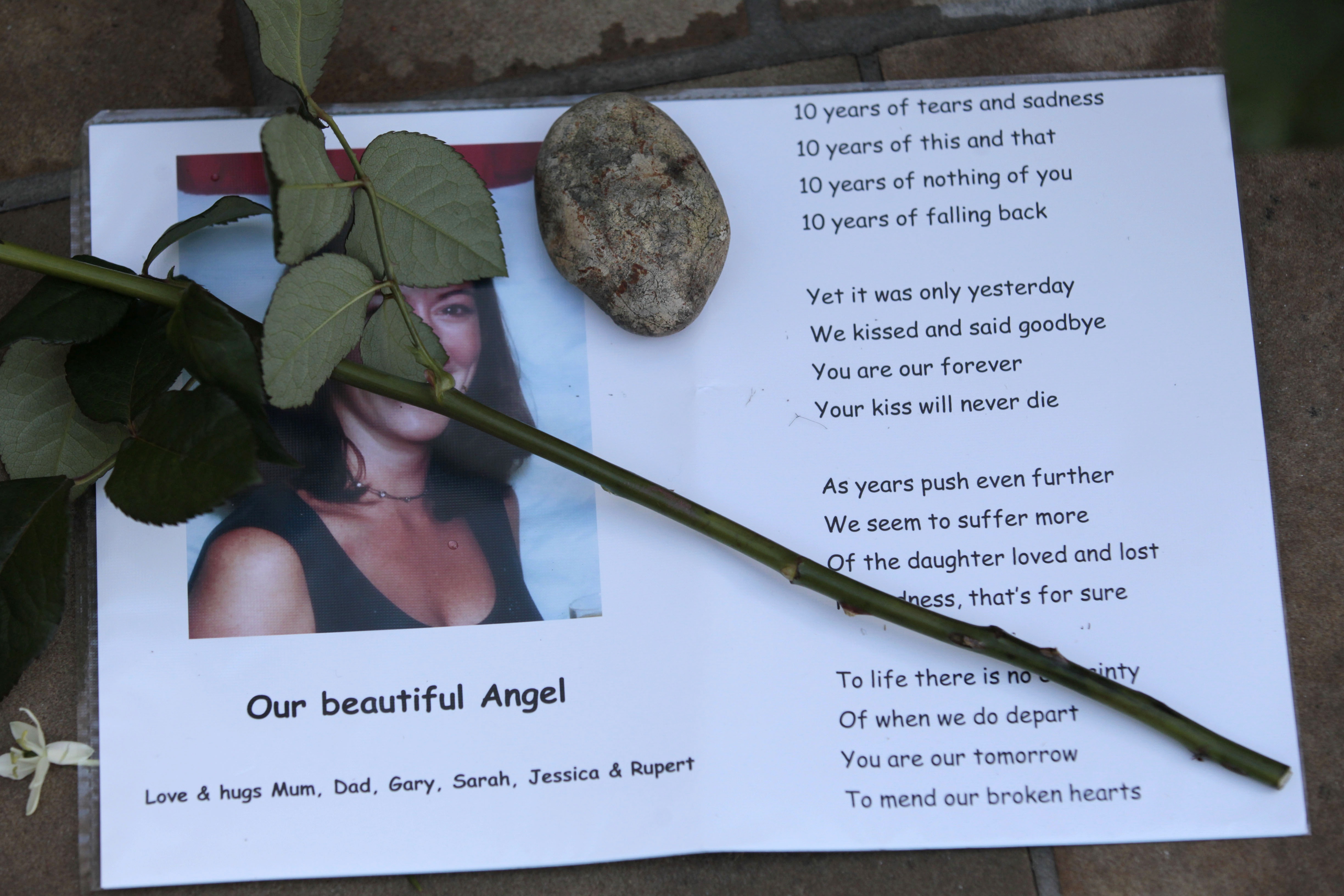 A message of tribute to a Bali bombing victim is placed at the memorial during a ceremony to mark the 10th anniversary. Photo: Sang Tan / Pool / AFP