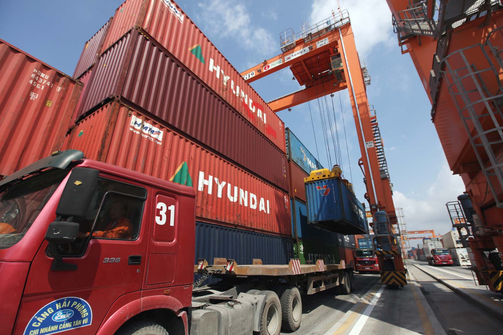 Cargo ships unload their containers on trucks at Hai Phong container terminal port in Hai Phong, Vietnam. Photo: Minh Hoang/EPA