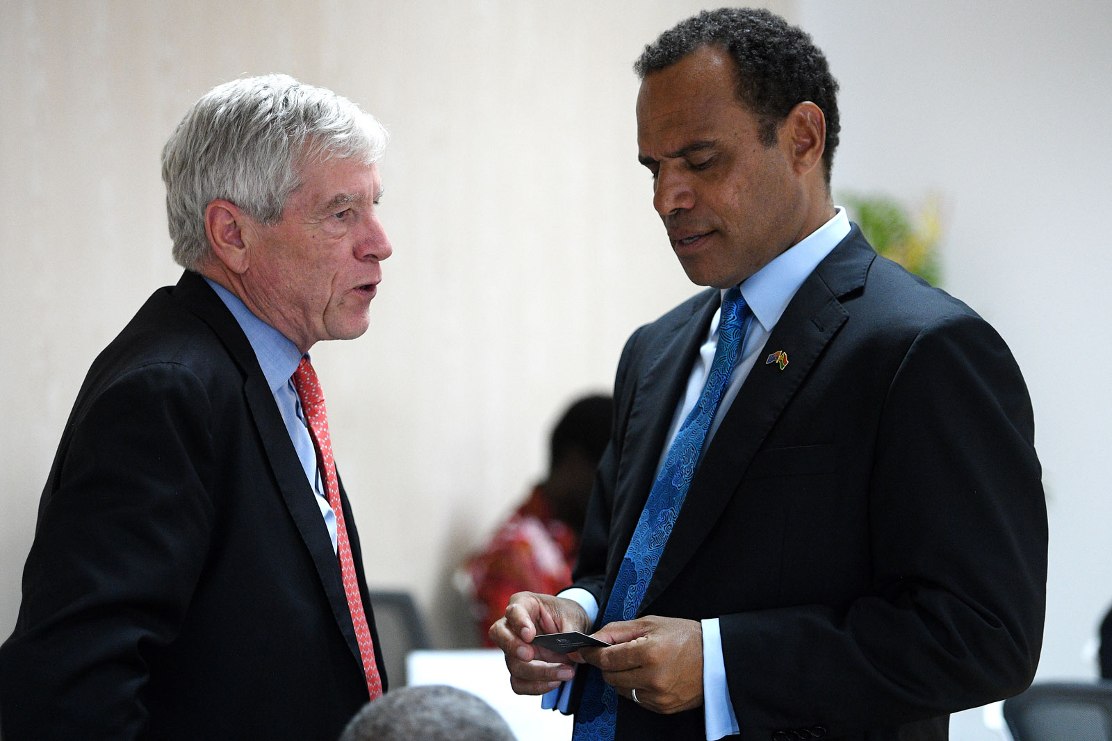 Nick Warner, Director-General of the Office of National Intelligence (L) speaks with Vanuatu Minister of Foreign Affairs Ralph Regenvanu (R), at a meeting with Australian Prime Minister Scott Morrison and the Prime Minister of Vanuatu Charlot Salwai in Port Vila, Vanuatu, 16 January 2019. Photo: EPA-EFE/Dan Himbrechts