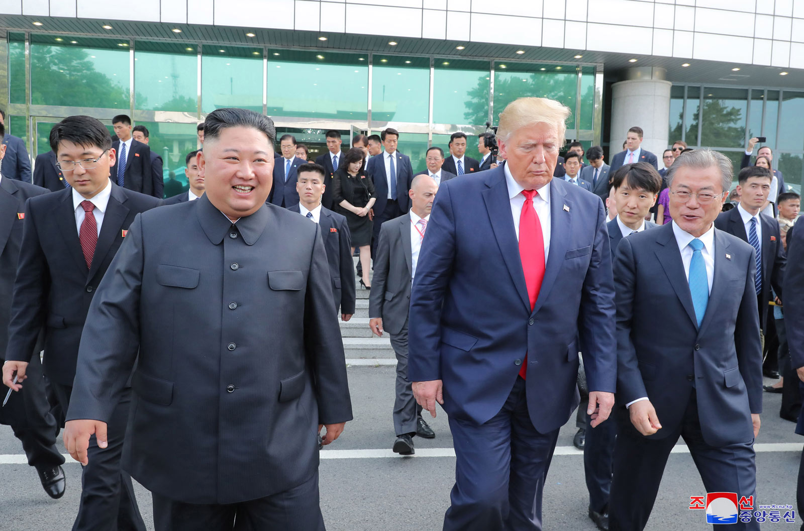 US President Donald J. Trump (C-R), North Korean leader Kim Jong-un (C-L) and South Korean President Moon Jae-in (R) meeting in the truce village of Panmunjom in the Demilitarized Zone, which separates the two Koreas, 30 June 2019. Photo: EPA-EFE/KCNA EDITORIAL USE ONLY