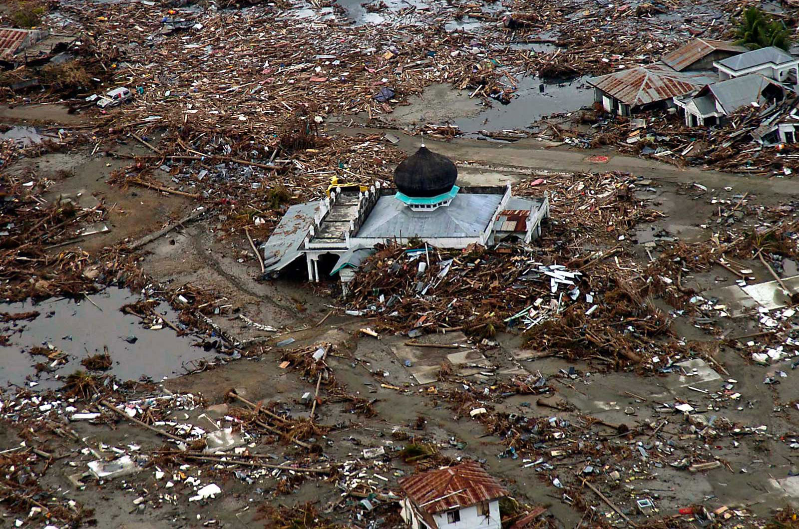 Aerial view of destruction in Sumatra after the 2004 Indian Ocean tsunami. Photo: U.S. Navy/Philip A. McDaniel