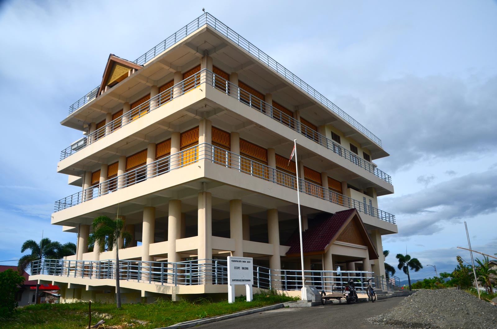 Tsunami evacuation tower near Banda Aceh. Photo: Simon Roughneen