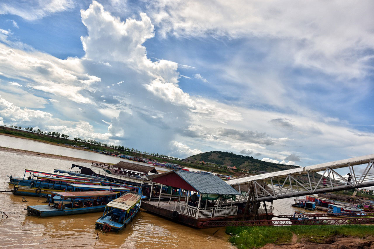 Boats docking on the Tonle Sap shore. Photo: Simon Roughneen