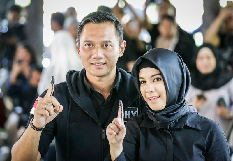 Agus Yudhoyono and wife Annisa Pohan after voting in Jakarta during February 2017 gubernatorial elections. Photo: EPA/Mast Irham