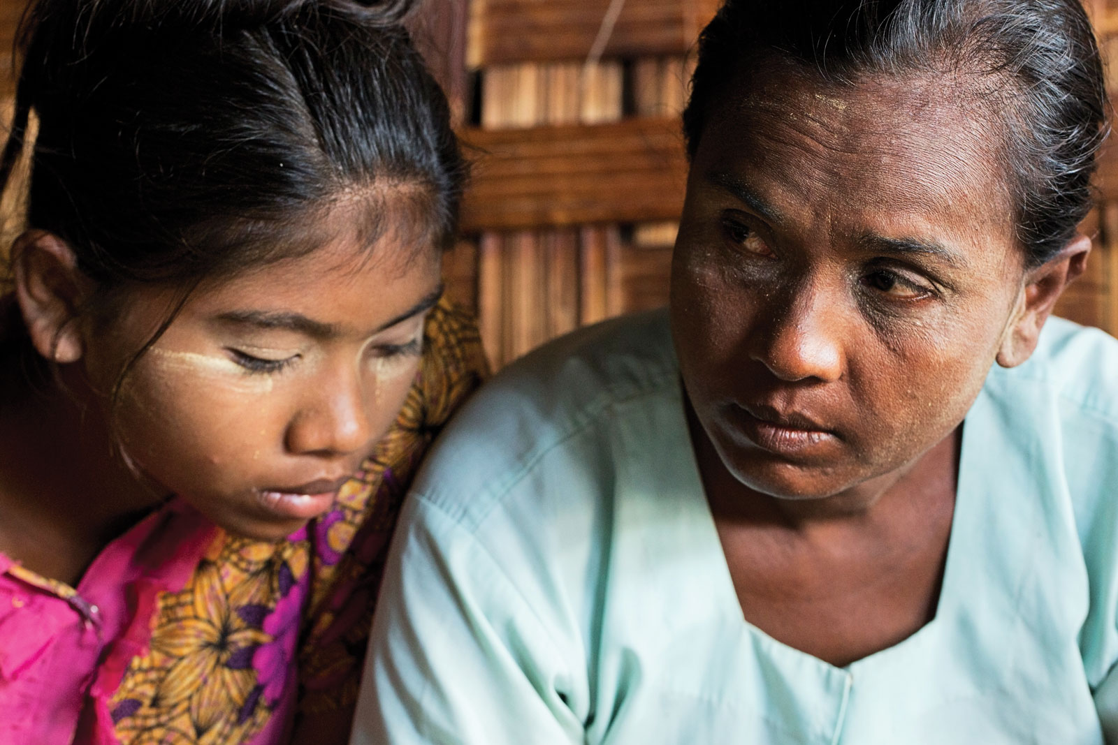 Mahlan, a Rohingya woman who was granted citizenship in 2014, with her daughter inside their hut in Taung Paw Camp. Photo: Antolín Avezuela Aristu