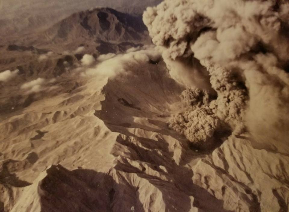 mt pinatubo during eruption