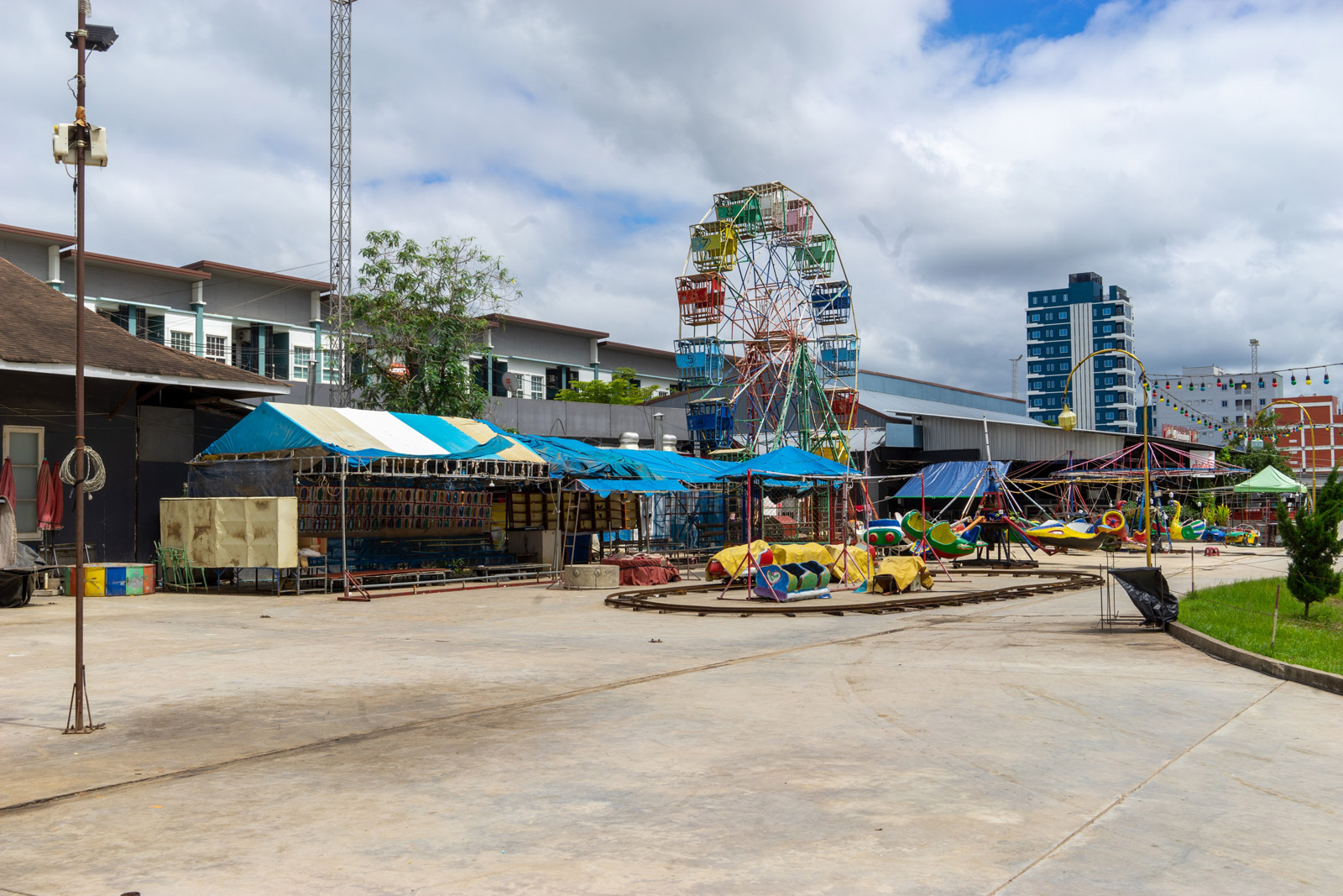 As borders shut, Cambodian families struggle to survive in frontier city Poipet