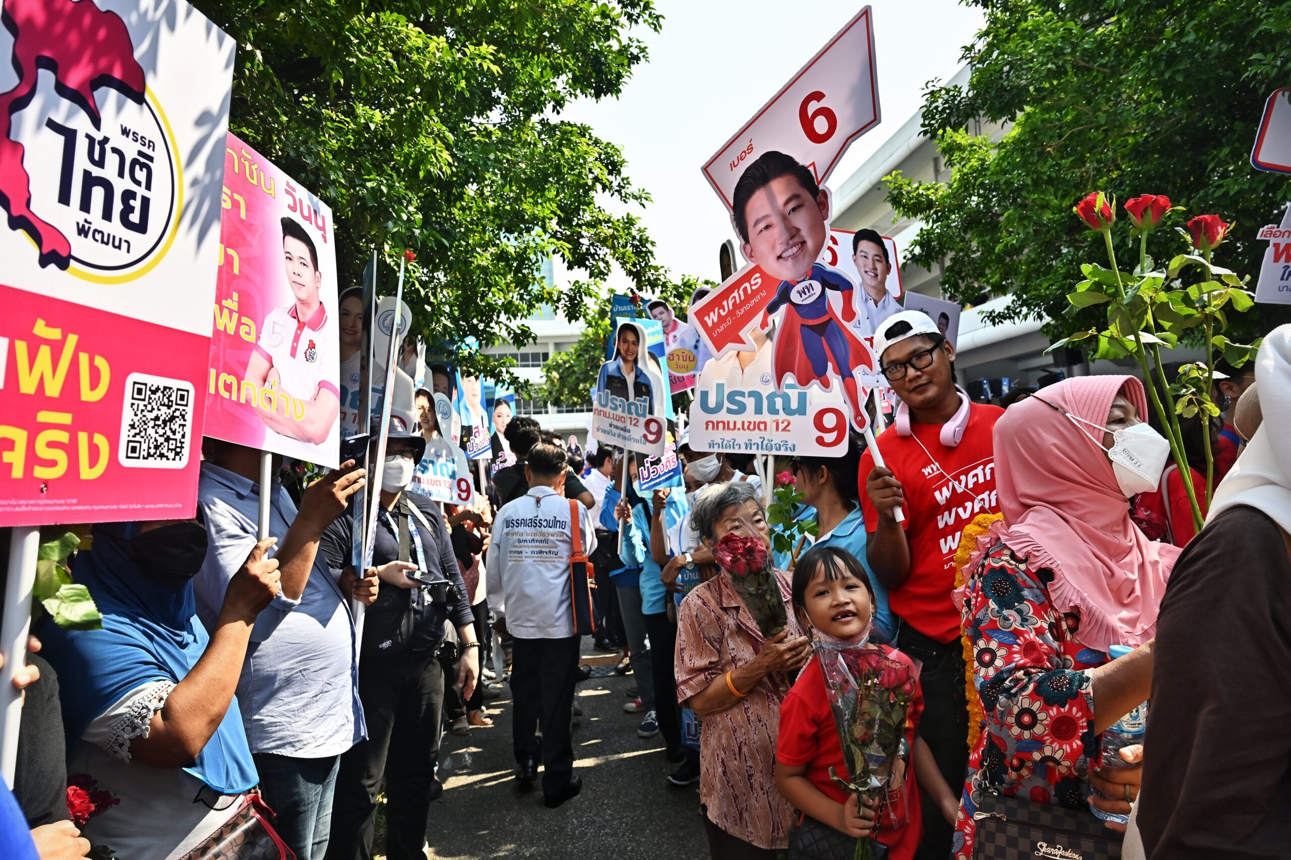 Thai elections: Early results show resounding win for opposition