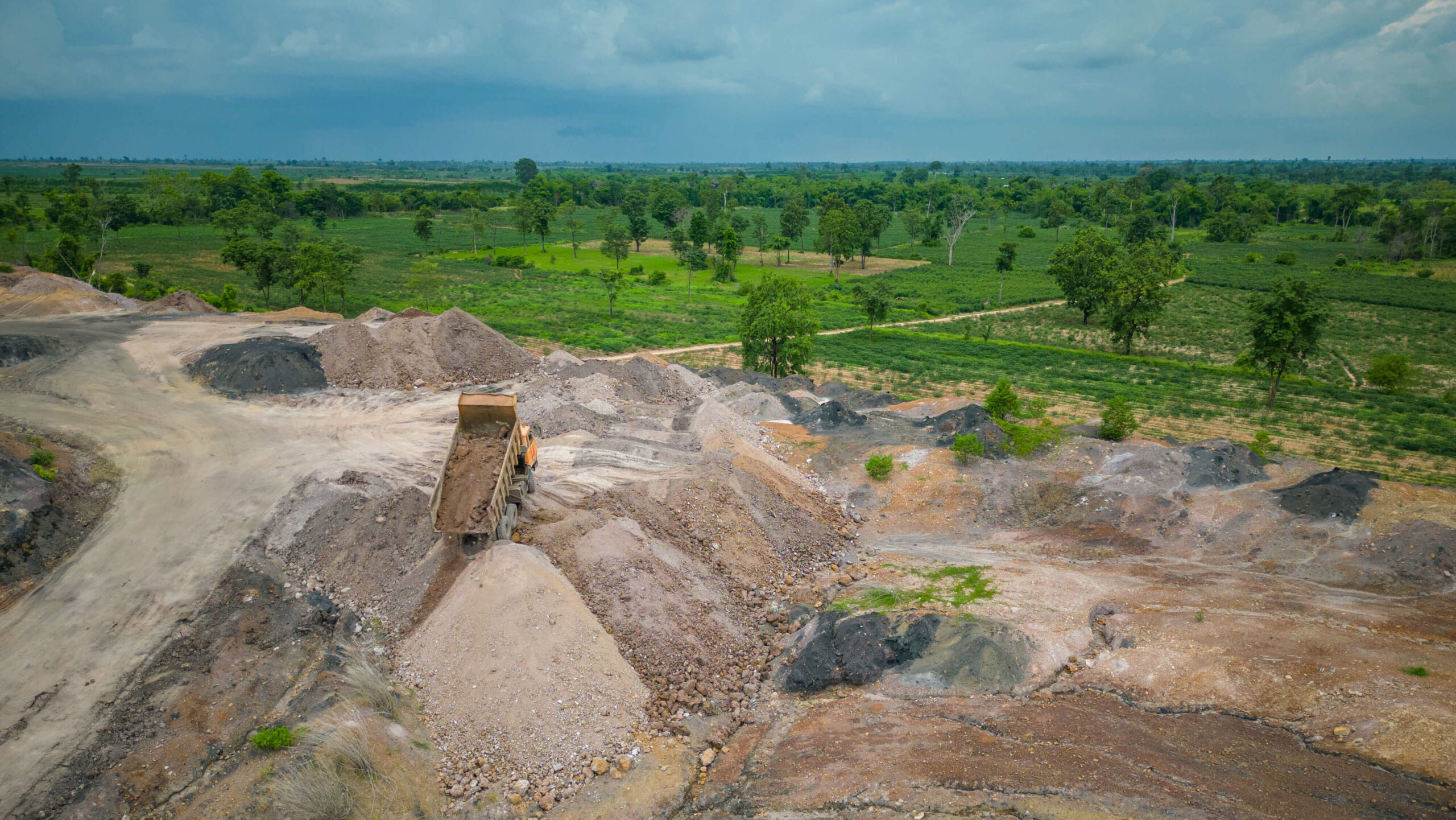 ការពឹងផ្អែកលើថាមពលធ្យូងថ្មរបស់កម្ពុជា៖  បីឆ្នាំក្រោយការប្រើប្រាស់ទ្វេរដងលើផូស៊ីលឥន្ធនះ